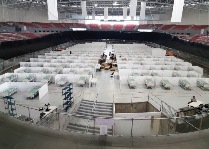 Xalapa, Ver.- Instalan el Centro de Atención Médica Expandida COVID-19 (CAME-C19) ubicado en el Velódromo de la capital del estado Foto: Sergio Hernández/ Avc Noticias